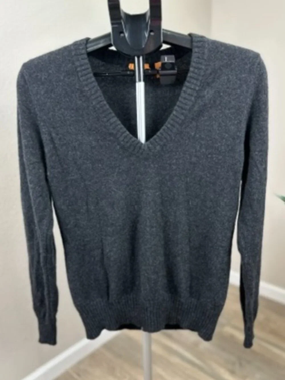Tory Burch 100% Cashmere V-Neck Sweater Women’s L Gray Pullover